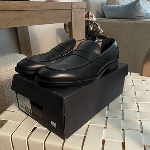 Men’s Banana Republic Black New Loafers, size 8.5